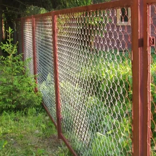 Забор из сетки-рабицы